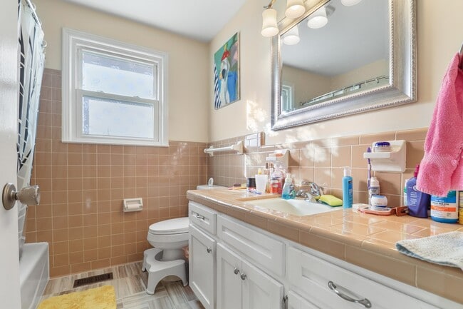 Building Photo - 1802 Warren Dr