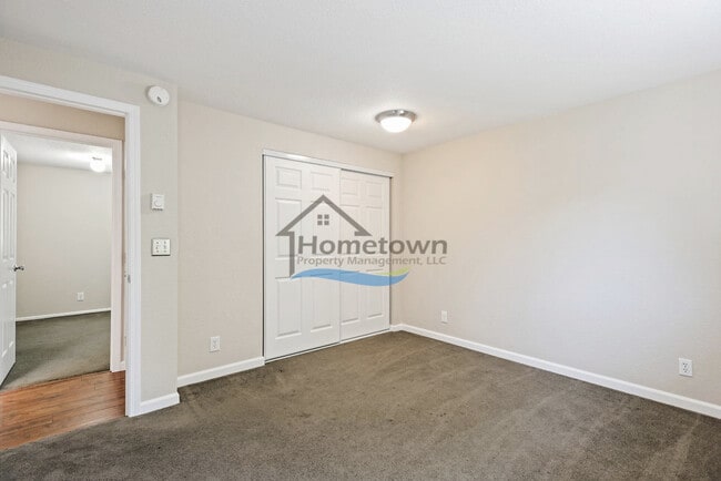 Building Photo - 3 Bedroom 2 Bath home with unique charm right off of 15th in Coeur d'Alene!