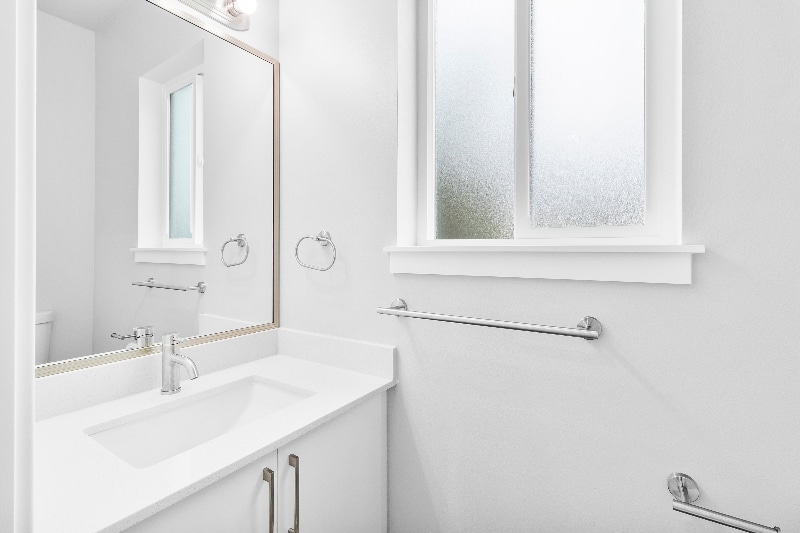 Building Photo - 5728 Sterling Ave