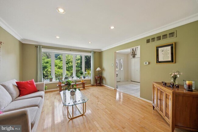 Building Photo - 379 Glen Meadow Rd