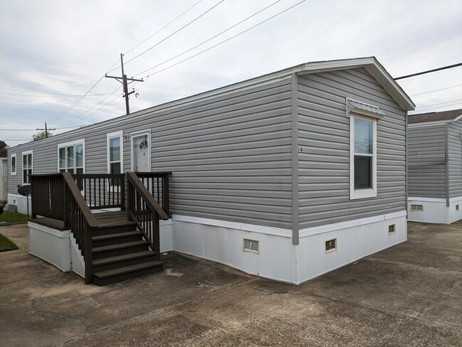 Building Photo - Wenwood Village RV & Mobile Home Park