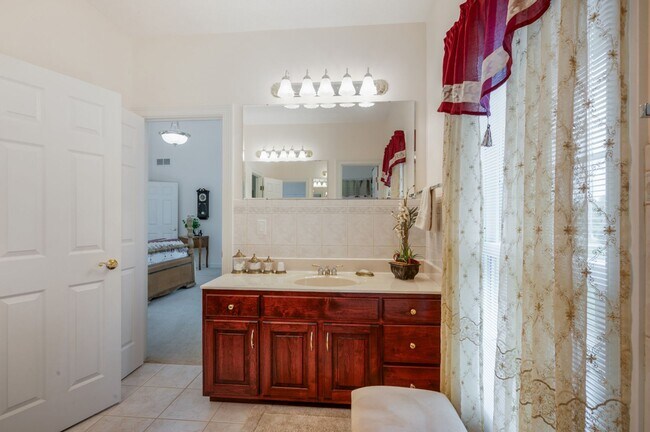 Building Photo - Executive Rental