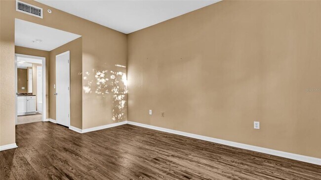 Building Photo - 410 S Armenia Ave