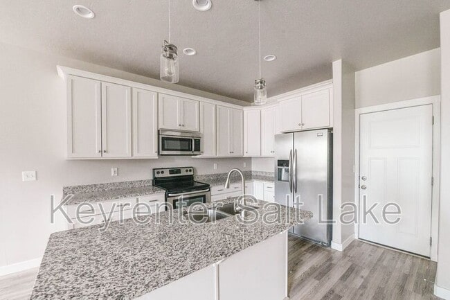 Building Photo - 1091 W Emerald Pools Ln