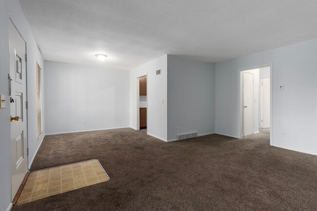 Building Photo - 418 W 89th St