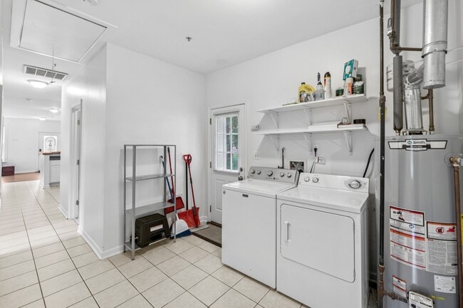 Building Photo - 4813 Calvert Rd