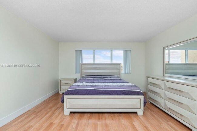 Building Photo - 6960 Miami Gardens Dr