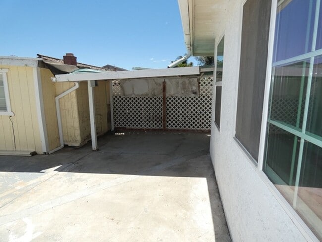 Building Photo - Single Story 2 Bedroom 2 Bath Casita Utilities Included