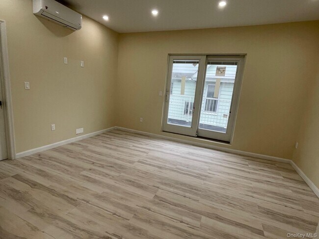 Building Photo - 136 Park Ave