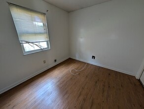 Building Photo - 8600 Standing Oak Dr