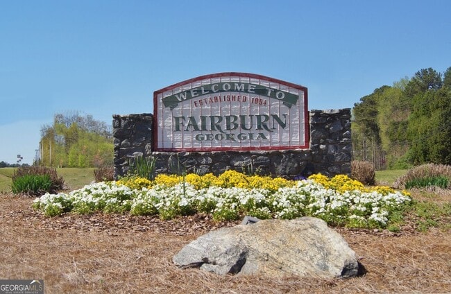 Building Photo - 183 Pine St NE