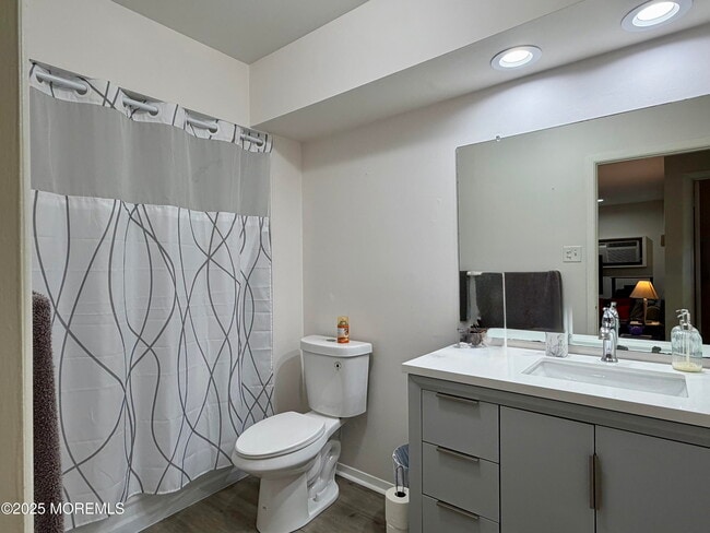 Building Photo - 111 Amberly Dr