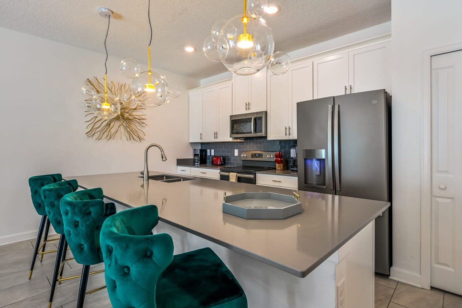 Building Photo - 5047 Windermere Ave