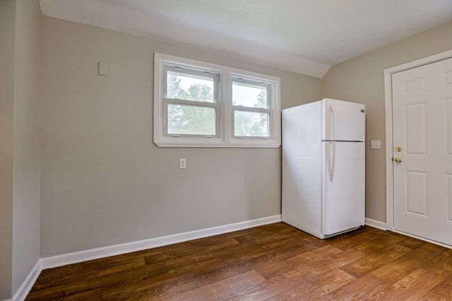 Building Photo - 4 Bedroom Home-$200 Off First Full Month