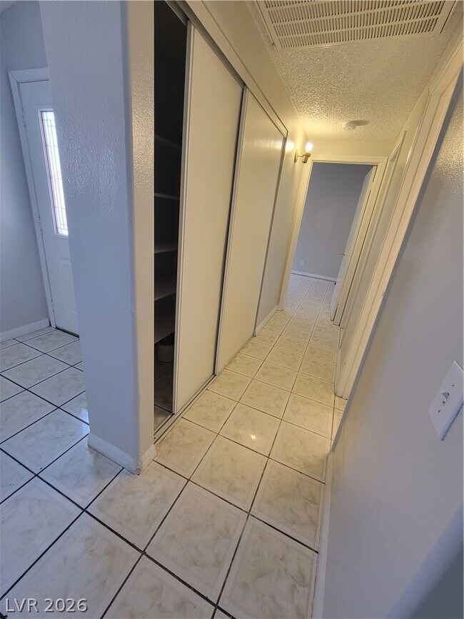 Building Photo - 1161 Pleasant Brook St