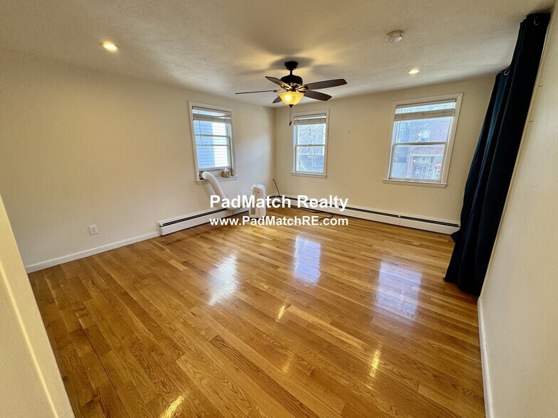Building Photo - 49 Boylston St