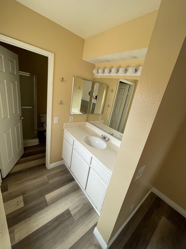 Building Photo - 2951 Vía Toscana