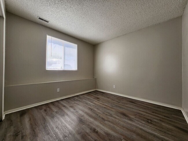 Building Photo - 1835 Zebulon Dr
