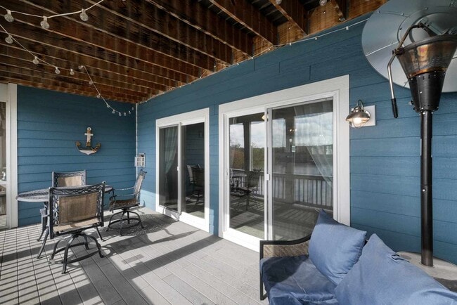 Building Photo - 5 River Row