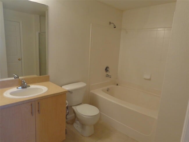 Building Photo - 533 NE 3rd Ave