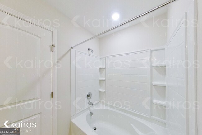 Building Photo - 15 Duluth Dr