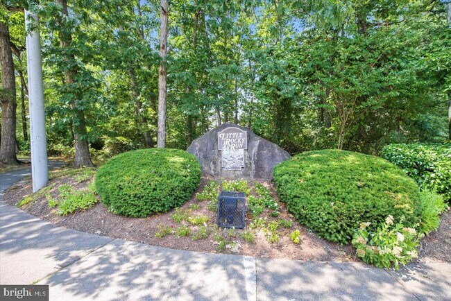 Building Photo - 5834 Waterdale Ct