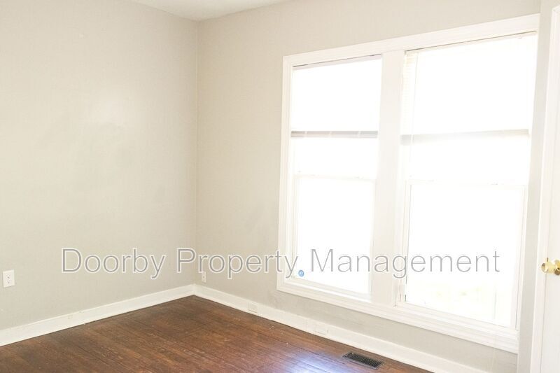 Building Photo - 2009 Camden St