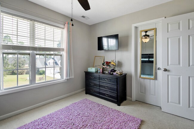 Building Photo - Stunning 4 Bed 3.5 Bath Home with Bonus Ro...