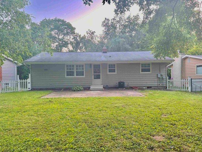 Building Photo - 21 N Kenosha Dr