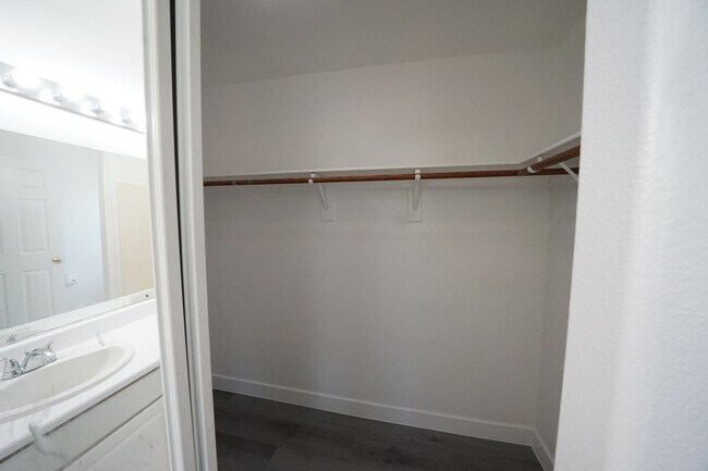 Building Photo - SHOWINGS AVAILABLE NOW
