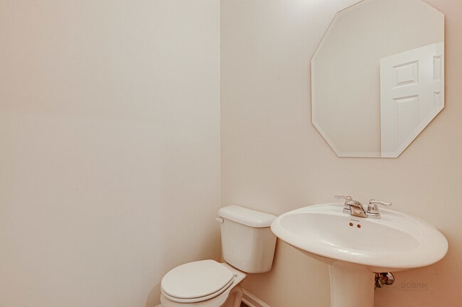 Building Photo - 264 Hoffmann Dr