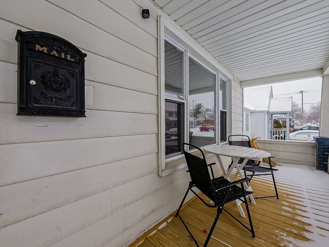 Building Photo - Fully Remodeled 2-Bed Home in Dearborn!