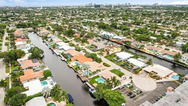 Building Photo - 1419 NE 57th St