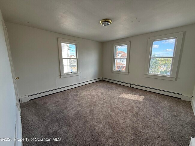 Building Photo - 949 Carmalt St