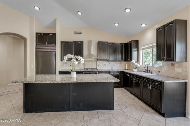 Building Photo - 4335 E Fox Cir