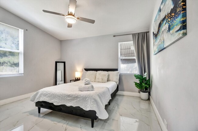 Building Photo - Single Family Home in Non HOA East Boca Raton