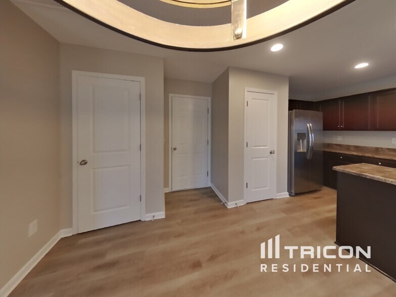 Building Photo - 870 Markham Cir