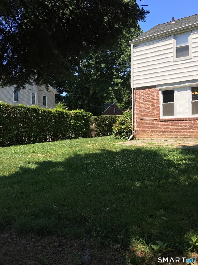 Building Photo - 8 High Ridge Dr