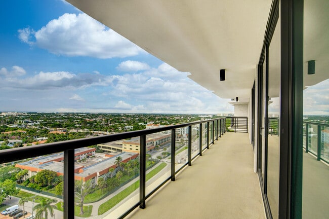Building Photo - 250 S Ocean Blvd