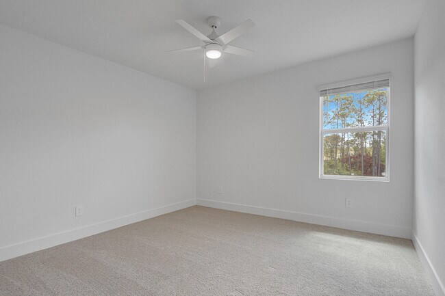 Building Photo - 7141 SE Park Dr