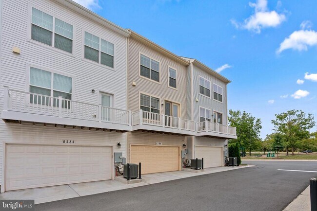 Building Photo - 5284 Ridgeview Retreat Dr