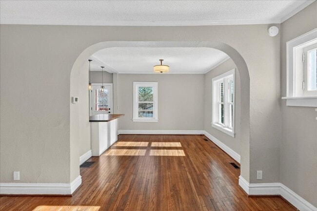 Building Photo - 1420 Bredell Ave