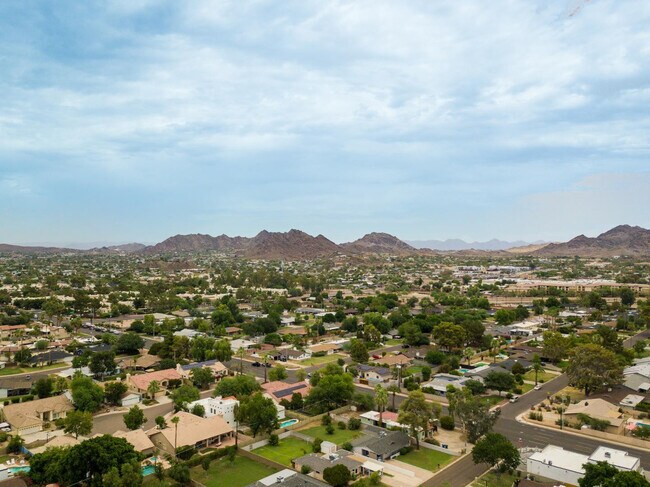 Building Photo - 510 E Belmont Ave