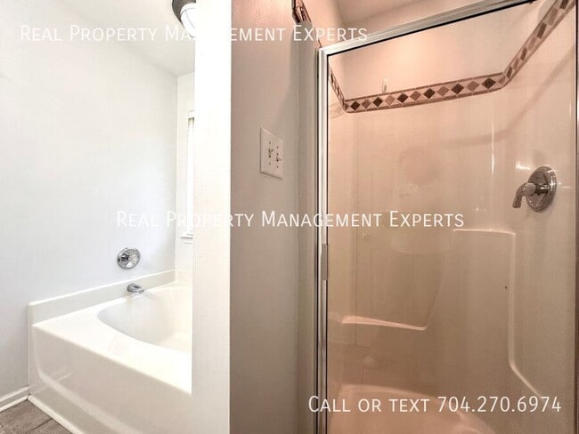 Building Photo - 9902 Redbud Tree Ct