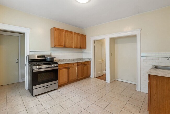 Building Photo - 146 Homestead St