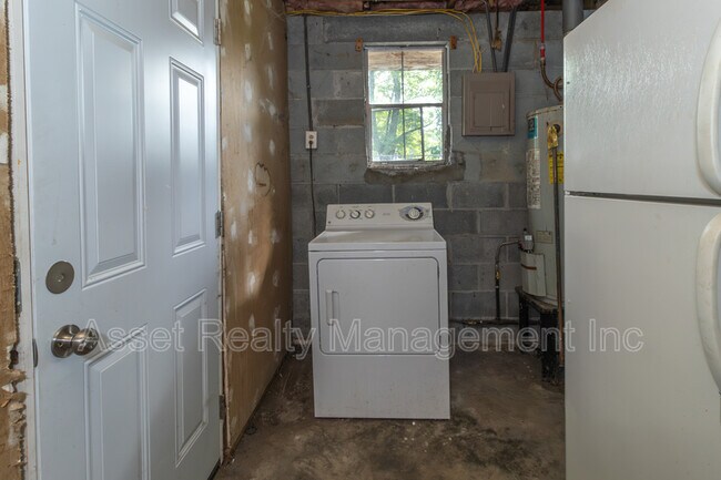Building Photo - 2647 Selma Ave