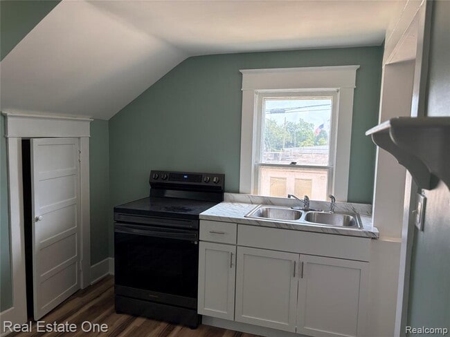 Building Photo - 319 W Parent Ave