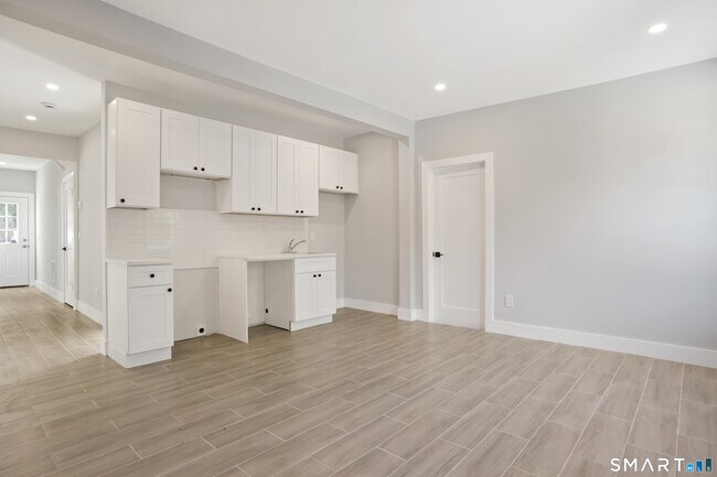 Building Photo - 173 Wellsville Ave