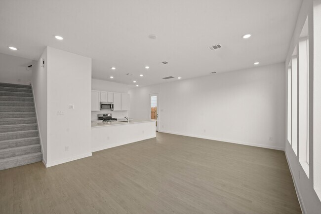 Building Photo - 2207 Diagonal Ln