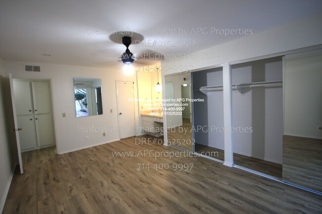 Building Photo - 3 Bedroom 1.5 Bathroom Townhome with a 2 c...